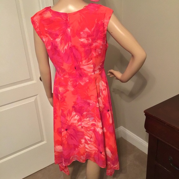 Dress - Picture 8 of 9